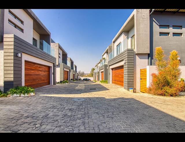 3 BEDROOM DUPLEX FOR SALE IN BRYANSTON
